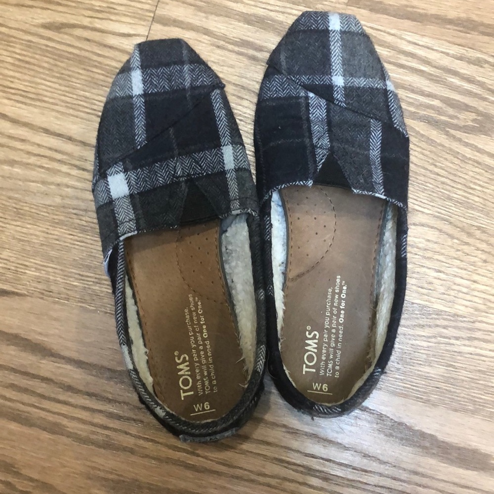 Plaid Toms size 6
